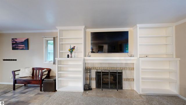 614 W Meadowbrook, Midland, MI 48640