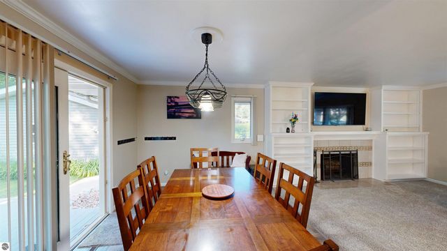 614 W Meadowbrook, Midland, MI 48640