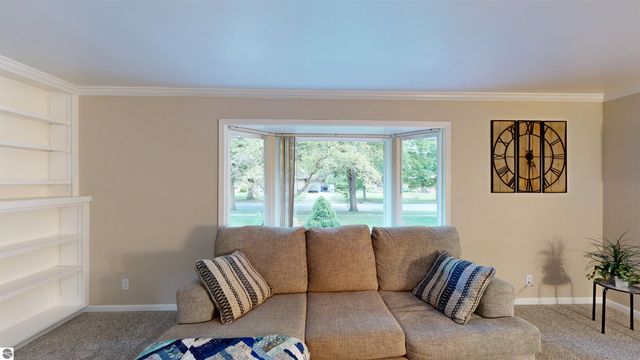 614 W Meadowbrook, Midland, MI 48640