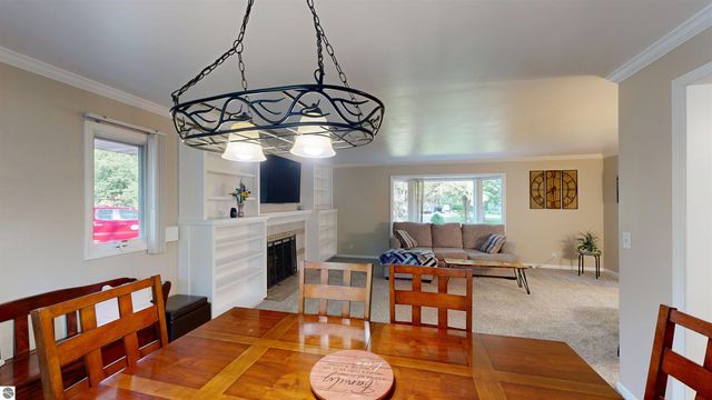 614 W Meadowbrook, Midland, MI 48640
