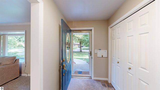 614 W Meadowbrook, Midland, MI 48640