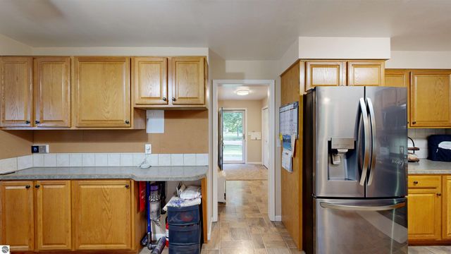 614 W Meadowbrook, Midland, MI 48640