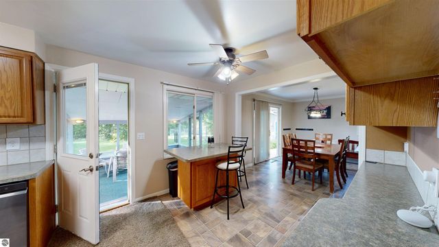 614 W Meadowbrook, Midland, MI 48640
