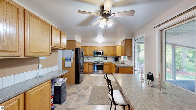 614 W Meadowbrook, Midland, MI 48640
