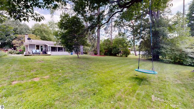 614 W Meadowbrook, Midland, MI 48640