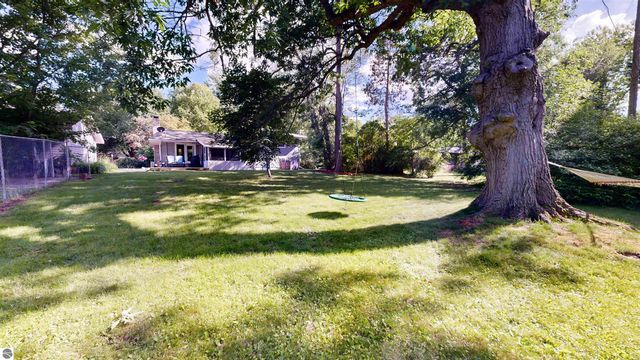 614 W Meadowbrook, Midland, MI 48640