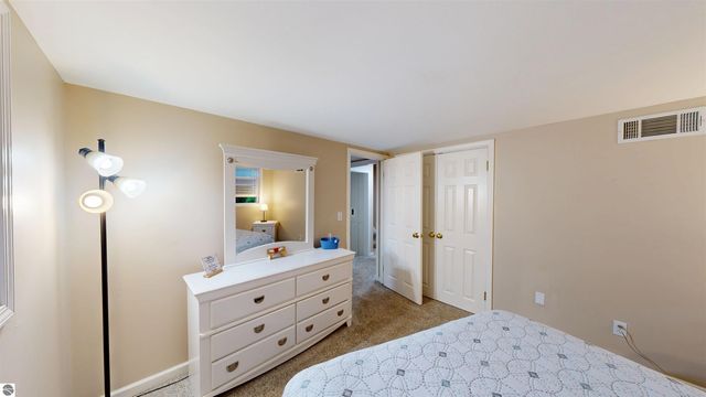 614 W Meadowbrook, Midland, MI 48640