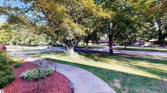 614 W Meadowbrook, Midland, MI 48640