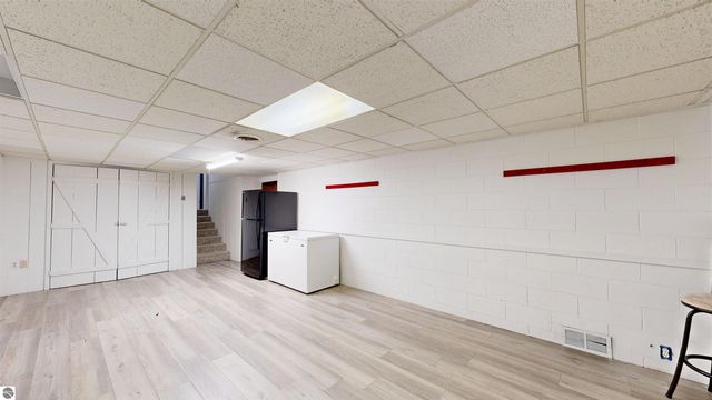 614 W Meadowbrook, Midland, MI 48640