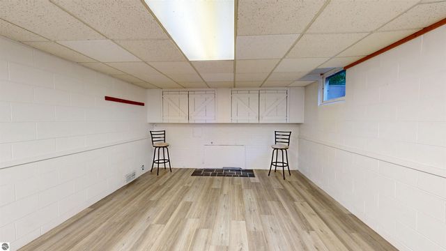 614 W Meadowbrook, Midland, MI 48640
