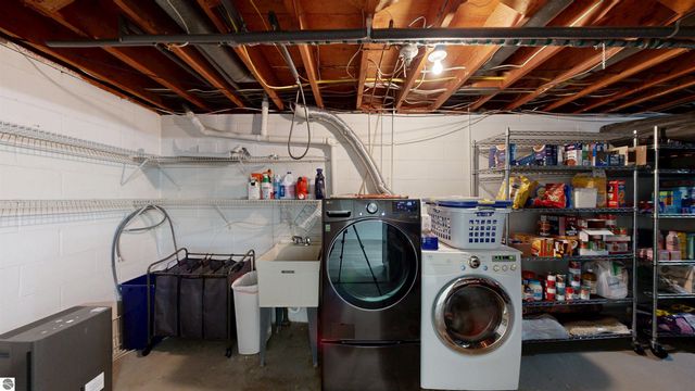 614 W Meadowbrook, Midland, MI 48640