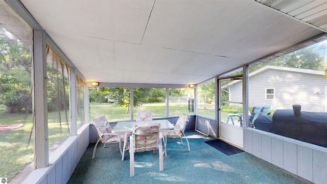 614 W Meadowbrook, Midland, MI 48640