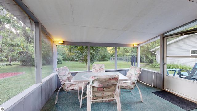 614 W Meadowbrook, Midland, MI 48640