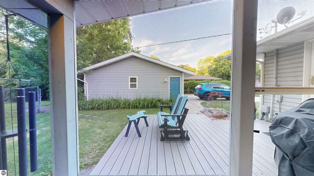 614 W Meadowbrook, Midland, MI 48640