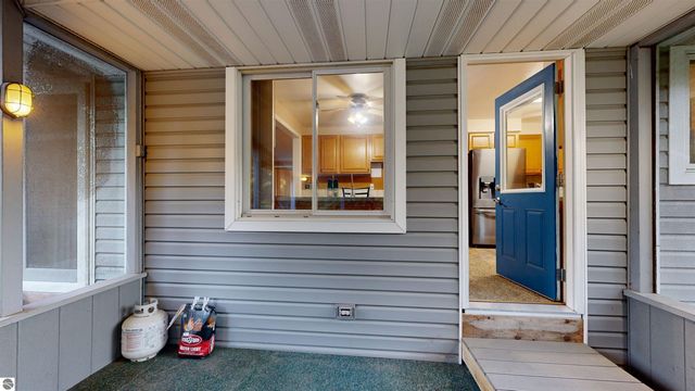 614 W Meadowbrook, Midland, MI 48640