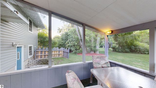 614 W Meadowbrook, Midland, MI 48640