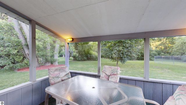 614 W Meadowbrook, Midland, MI 48640