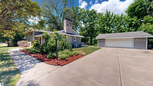 614 W Meadowbrook, Midland, MI 48640