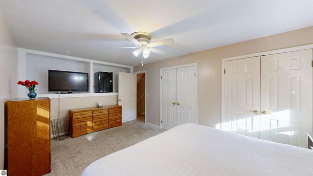 614 W Meadowbrook, Midland, MI 48640