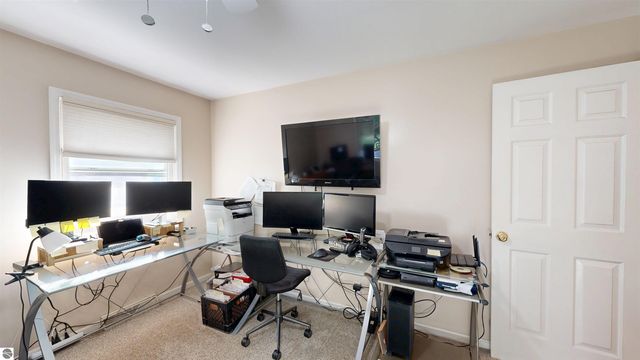 614 W Meadowbrook, Midland, MI 48640