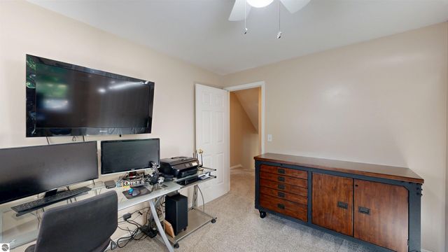 614 W Meadowbrook, Midland, MI 48640