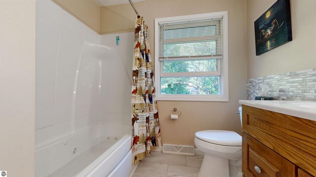 614 W Meadowbrook, Midland, MI 48640
