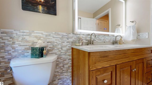 614 W Meadowbrook, Midland, MI 48640