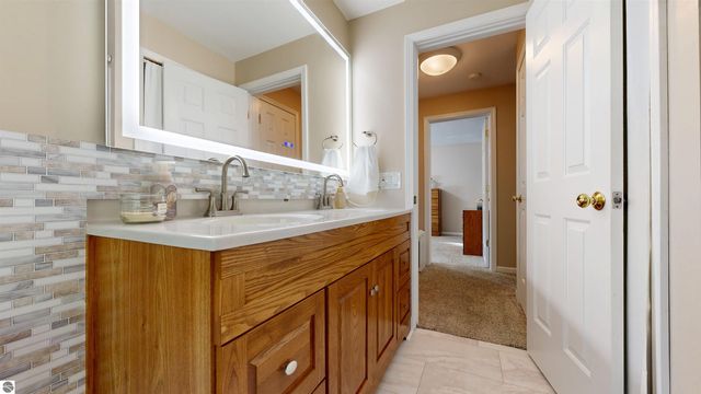 614 W Meadowbrook, Midland, MI 48640
