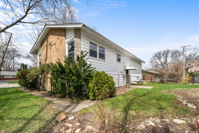 2808 Cherrywood Lane, Hazel Crest, IL 60429