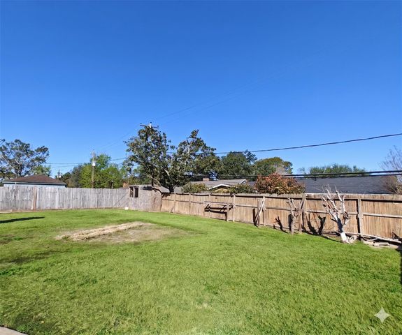 8818 Roos Road, Houston, TX 77036