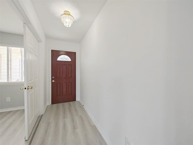 8818 Roos Road, Houston, TX 77036