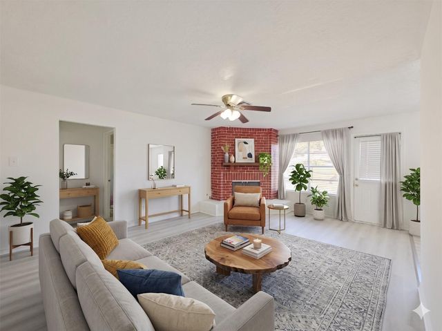 8818 Roos Road, Houston, TX 77036