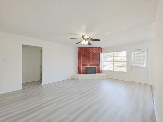 8818 Roos Road, Houston, TX 77036
