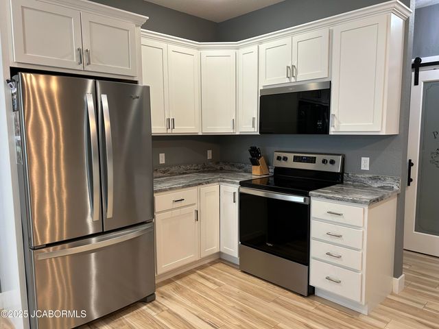 1325 SUMMERFIELD DRIVE, Jefferson City, MO 65109