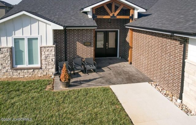 1325 SUMMERFIELD DRIVE, Jefferson City, MO 65109