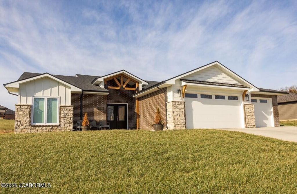 1325 SUMMERFIELD DRIVE, Jefferson City, MO 65109