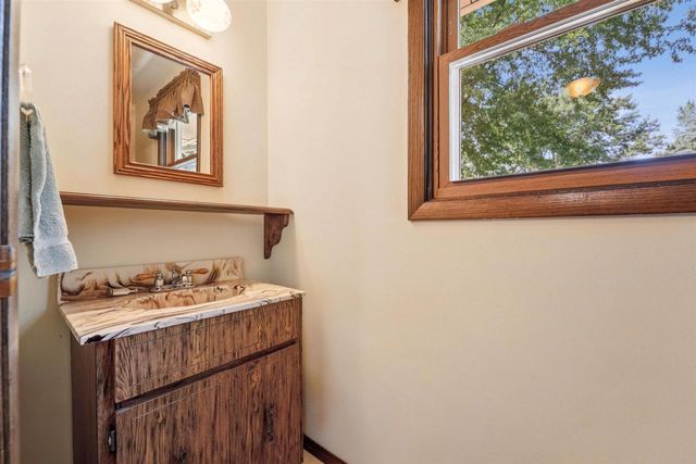 N8815 ISAAR ROAD, Seymour, WI 54165