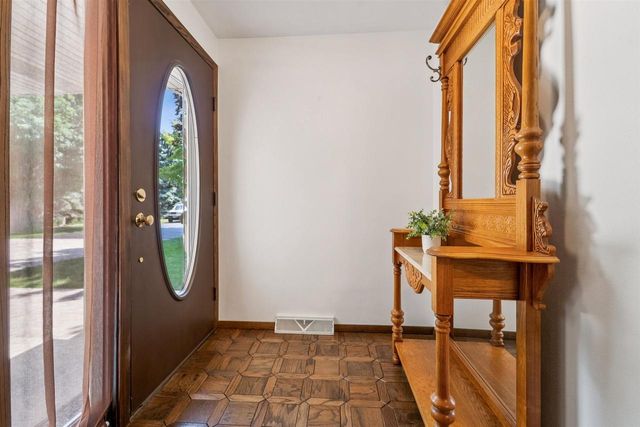 N8815 ISAAR ROAD, Seymour, WI 54165