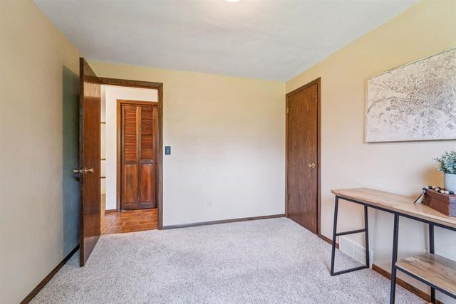 N8815 ISAAR ROAD, Seymour, WI 54165