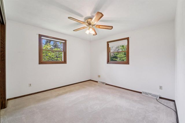 N8815 ISAAR ROAD, Seymour, WI 54165