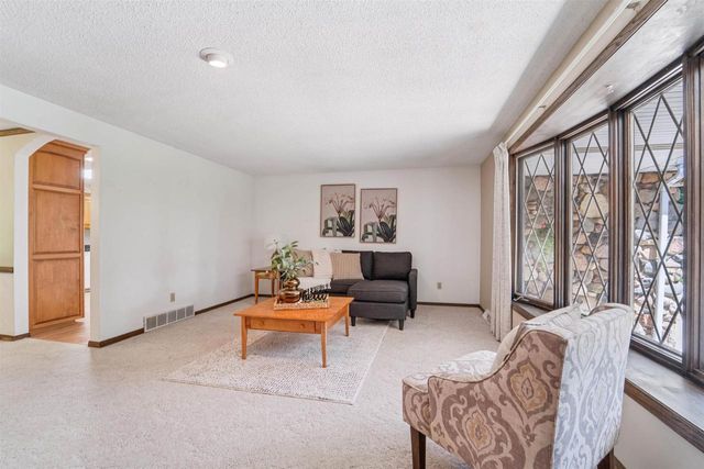 N8815 ISAAR ROAD, Seymour, WI 54165