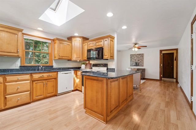 N8815 ISAAR ROAD, Seymour, WI 54165