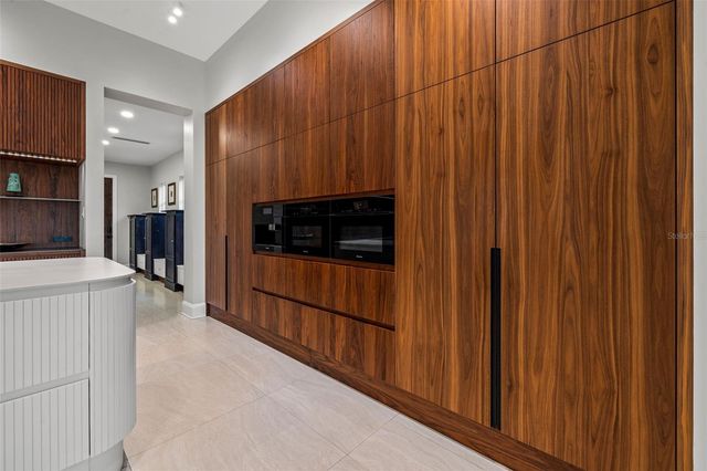 851 BRIGHTWATERS BOULEVARD NE, St Petersburg, FL 33704