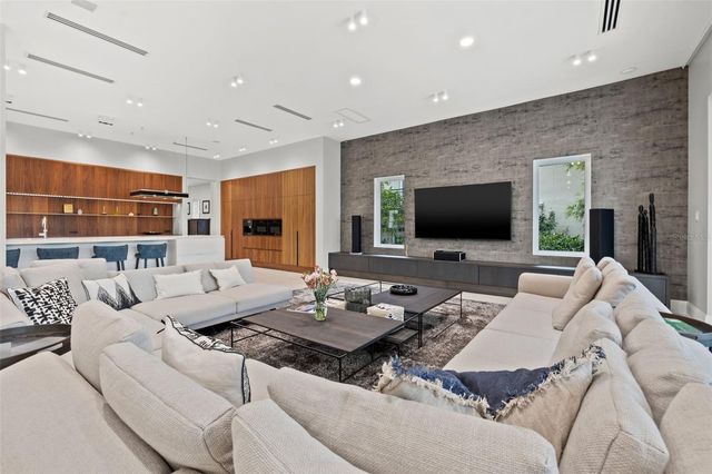 851 BRIGHTWATERS BOULEVARD NE, St Petersburg, FL 33704