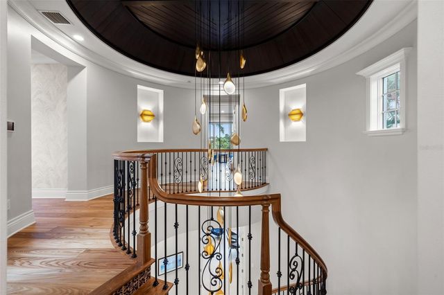 851 BRIGHTWATERS BOULEVARD NE, St Petersburg, FL 33704