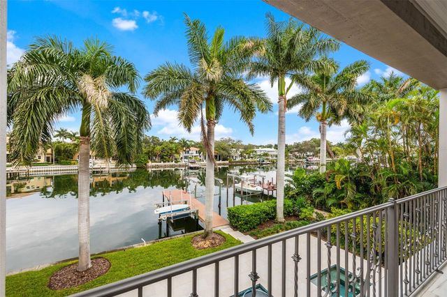 851 BRIGHTWATERS BOULEVARD NE, St Petersburg, FL 33704