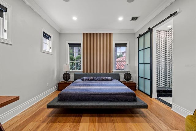 851 BRIGHTWATERS BOULEVARD NE, St Petersburg, FL 33704