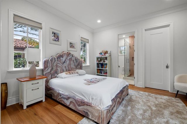 851 BRIGHTWATERS BOULEVARD NE, St Petersburg, FL 33704