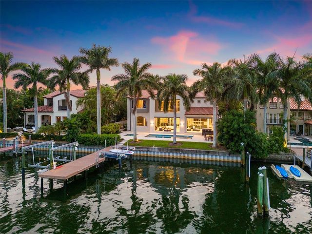 851 BRIGHTWATERS BOULEVARD NE, St Petersburg, FL 33704