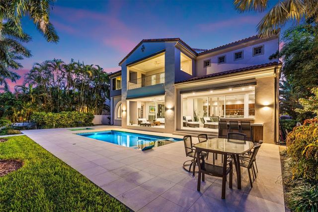 851 BRIGHTWATERS BOULEVARD NE, St Petersburg, FL 33704